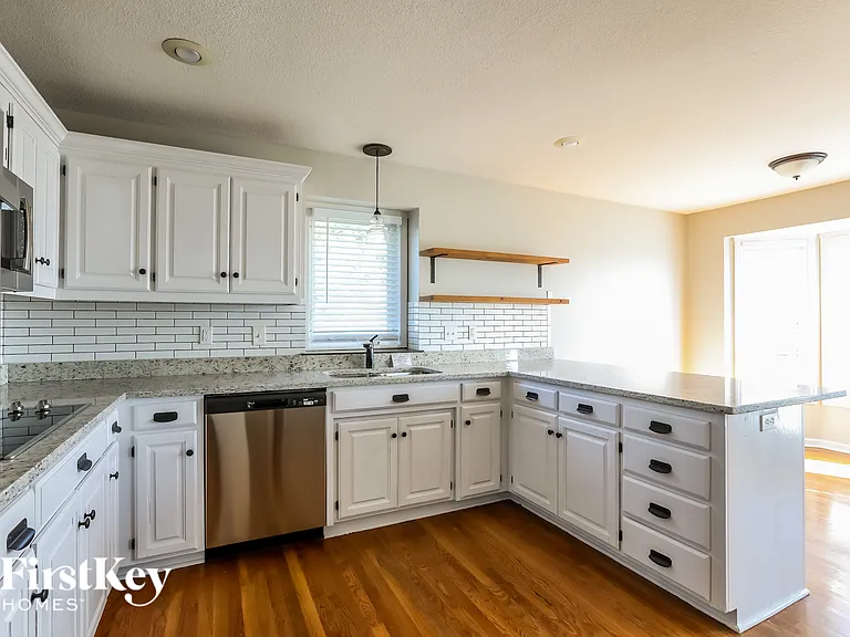 819 Trailway Dr — Photo 6