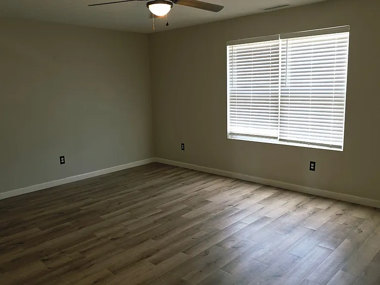 MASTER ROOM