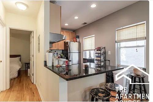 906 N Wood St #1 Photo 1
