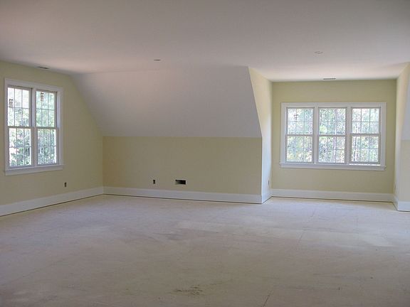 Extra large bonus room.