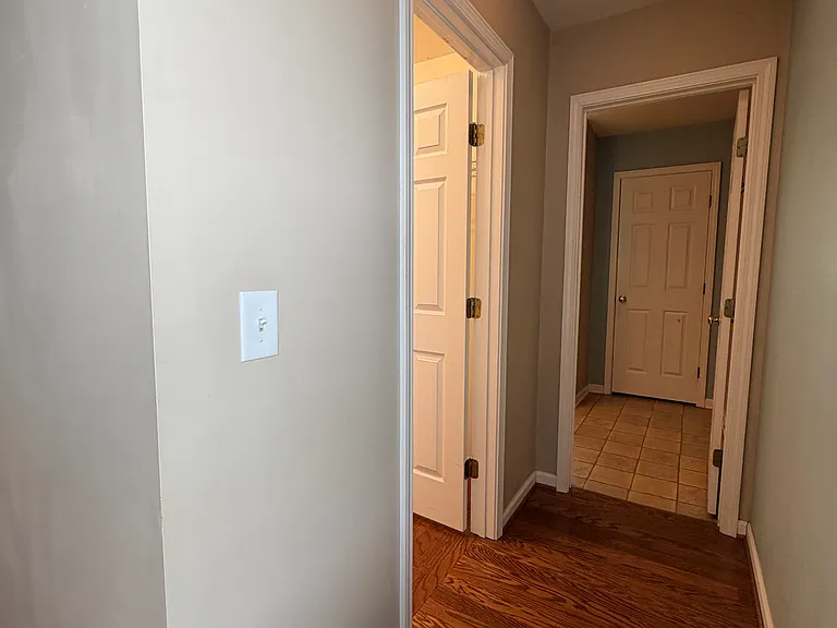 4566 Woodway Dr — Photo 32