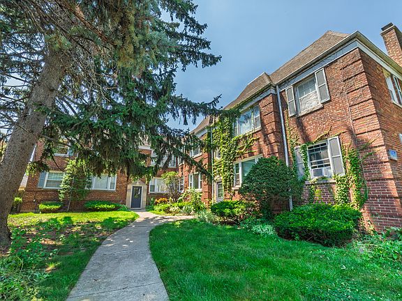 3rd image of 10518 S Artesian Ave APT 2S