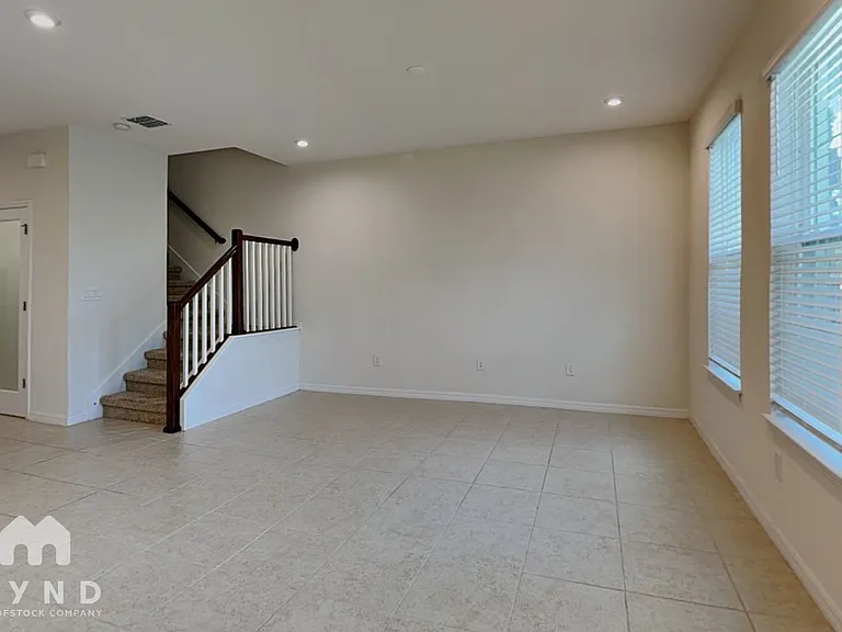 8831 Herencia Aly — Photo 3