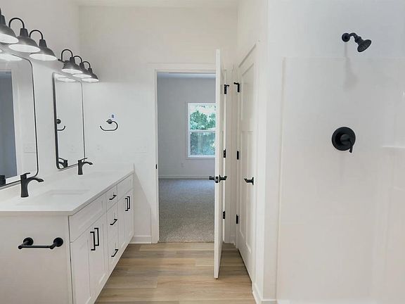 5th image of 8611 Oak Park Cir