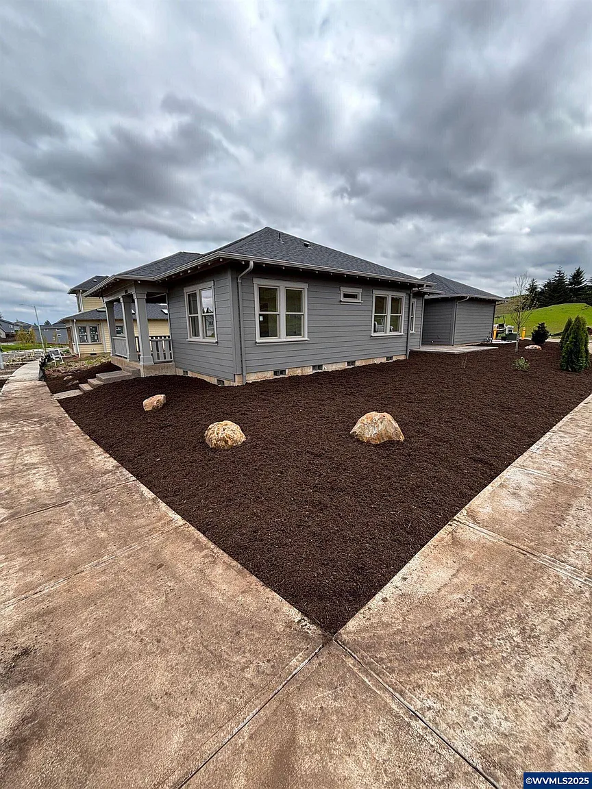 1828 Strong Rd SE photo 1