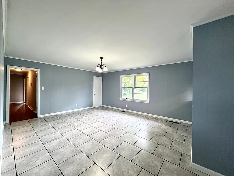 920 Eisenhower Dr — Photo 7