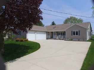 142 E Shore Dr, Random Lake, WI 53075