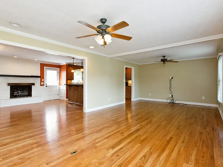 1605 Redwood Way — Photo 7