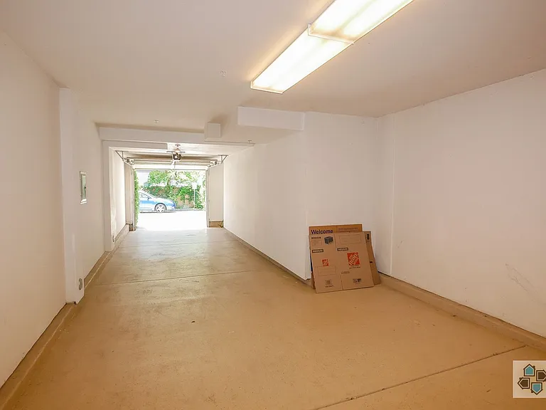 8744 Concourse Ct — Photo 32