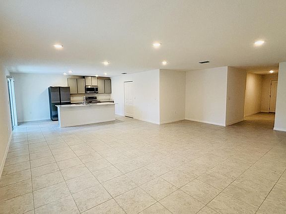2nd image of 1011 Derbyshire Dr