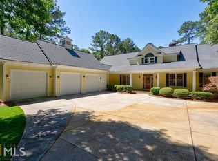 1801 Parrotts Pointe Rd, Greensboro, GA 30642