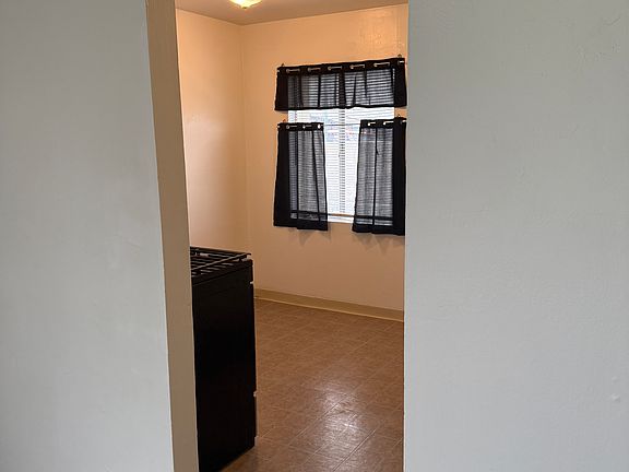 5th image of 3120 Bank St #D