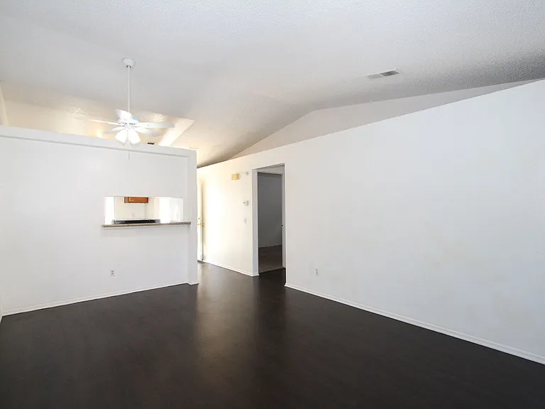 836 Cisco St — Photo 11