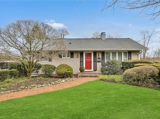 7 Foxhill Rd, Valhalla, NY 10595