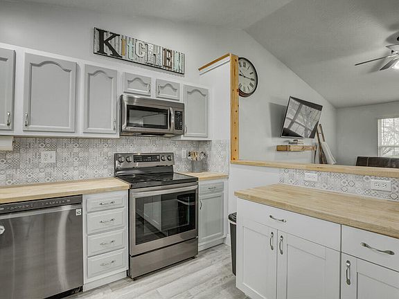 5th image of 263 Redwood Dr