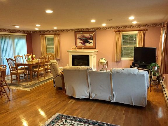 2nd image of 549 Pine St