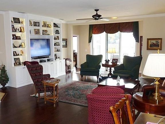3rd image of 1633 Blue Grass Blvd