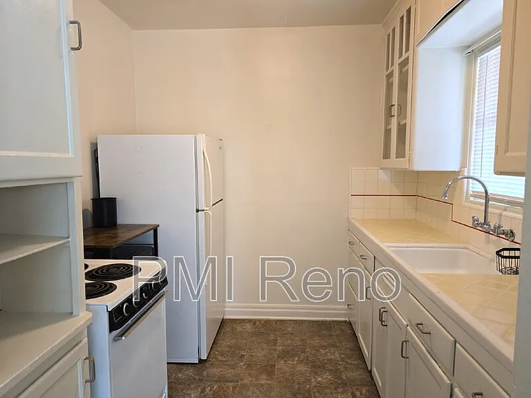 422 1/2 Saint Lawrence Ave #B — Photo 7