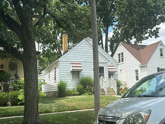 3rd image of 2307 Rosemont Blvd