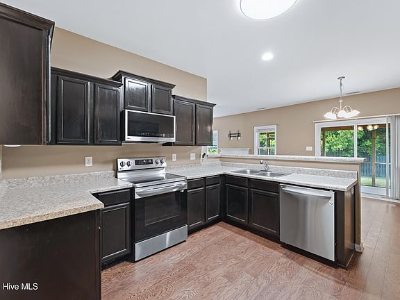 3rd image of 308 Hidden Oaks Drive