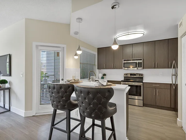 B2 Marseille - 3-Story Townhomes