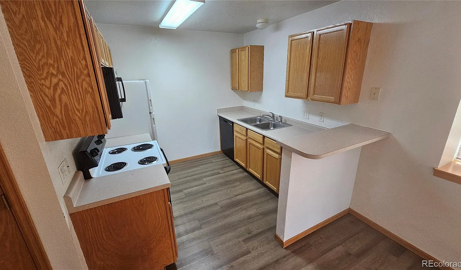 2 bed, 2.0 bath, 879 sqft, $1,475 — Photo 3