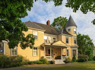 9 High St, Camden, ME 04843