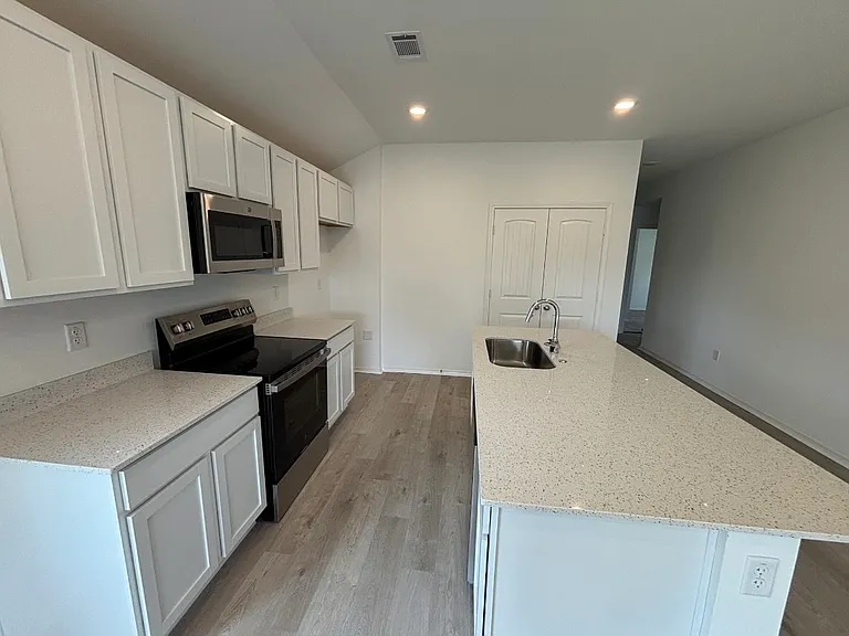 8300 Kim Dr — Photo 3