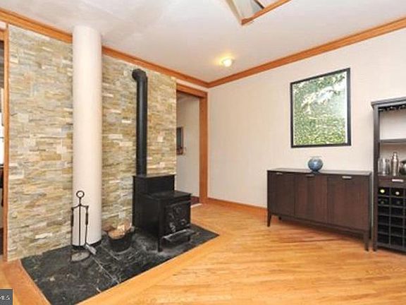 3rd image of 3545 Sunnyside Ave