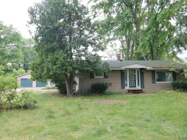 6048 N Lapeer Rd, Fostoria, MI 48435