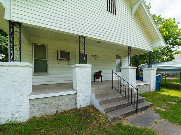 2nd image of 422 E Comanche Ave
