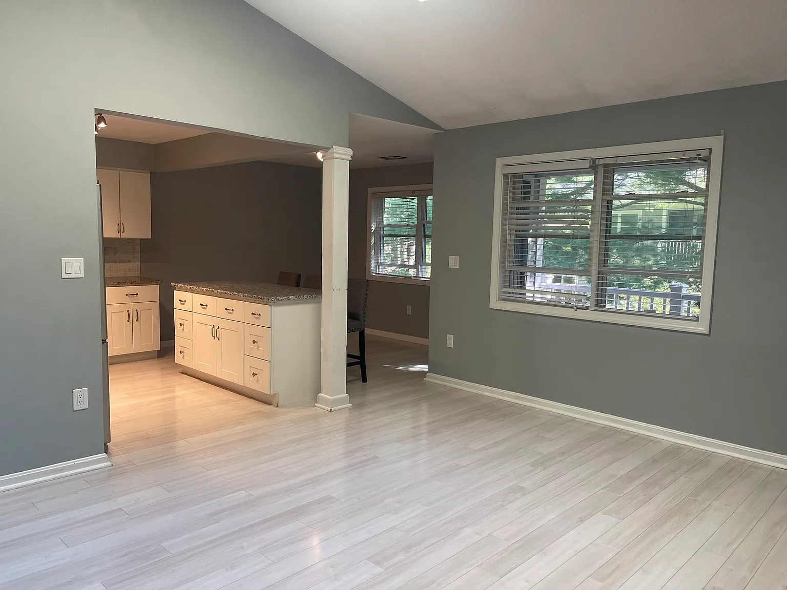 2 bed, 2.0 bath, 1002 sqft, $3,250 — Photo 4