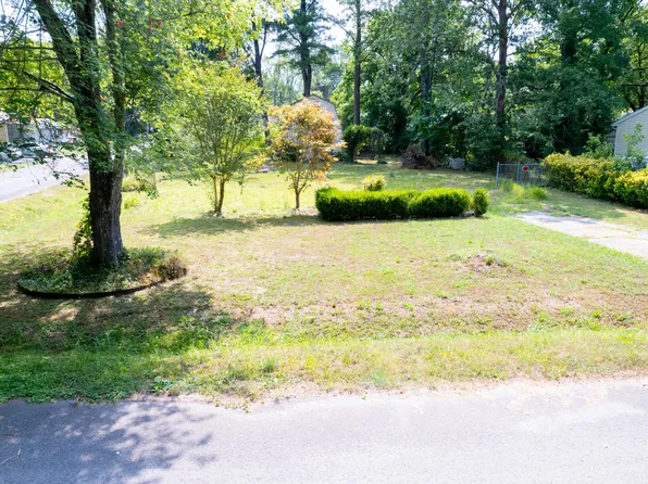 1300 W Sherry Dr, Rossville, GA 30741