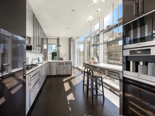 20 West 53rd Street image 5 of 13