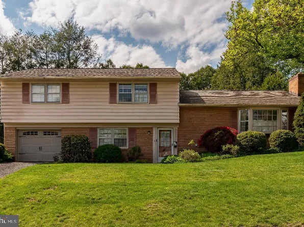 313 E Charlotte St, Millersville, PA 17551