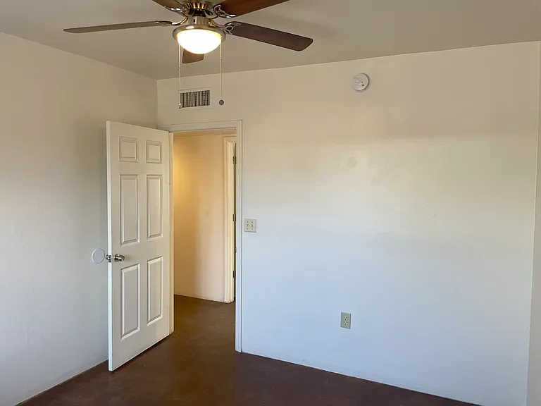 1307 W Saint Clair St #2 — Photo 22