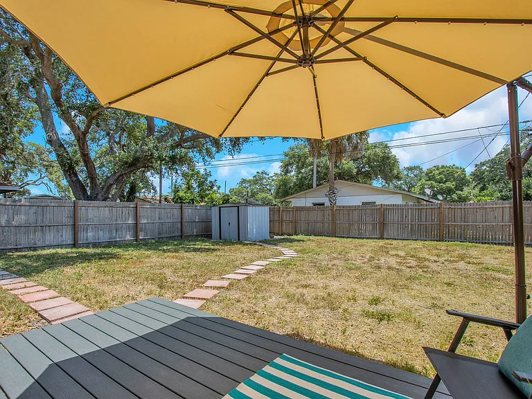 2081 N Betty Ln — Photo 29