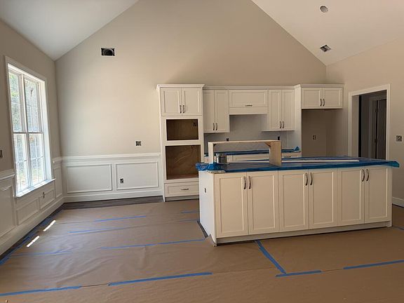 4th image of 107 Abercrombie Point