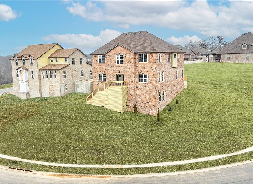 1st image of 2308 NE Steinbeck Dr
