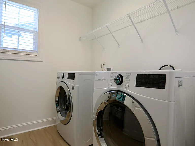 100 Falkirk Ct — Photo 37