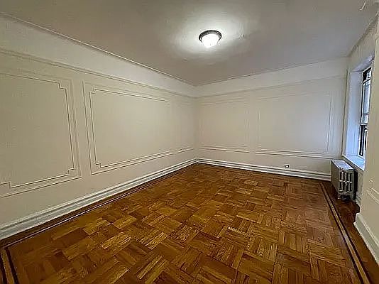 2nd image of 109 Park Ln S #B
