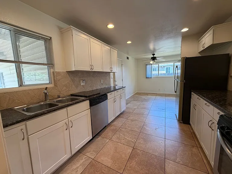 10495 Malaga Way — Photo 28