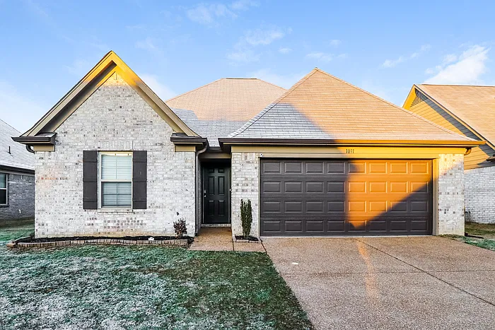 1091 Darren Cir E