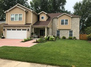 1538 N Kennicott Ave, Arlington Heights, IL 60004