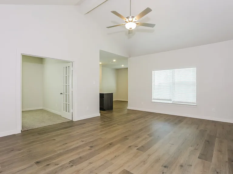 1540 Woodwinds Dr — Photo 3