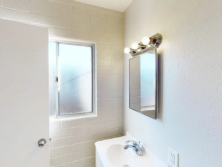 1716 E Ocotillo Rd — Photo 8