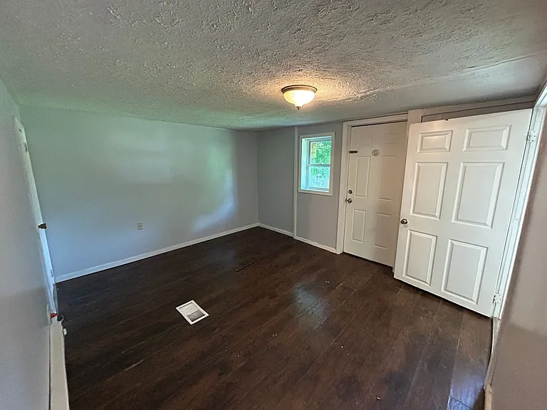 640 W 13th St — Photo 36