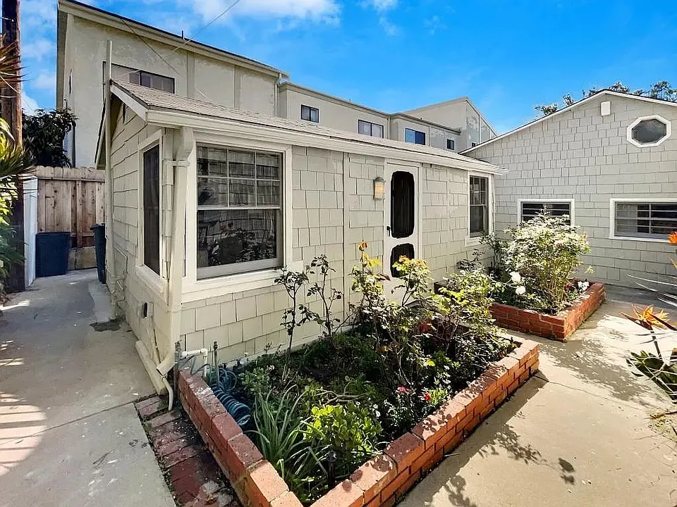 1108 1/2 Ocean Park Blvd
