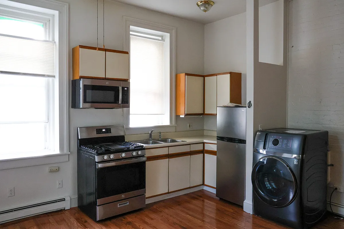 Building Photo - 11 Wurts St #17