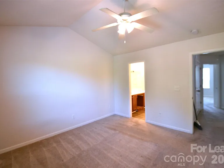 843 Plaza Walk Dr — Photo 25